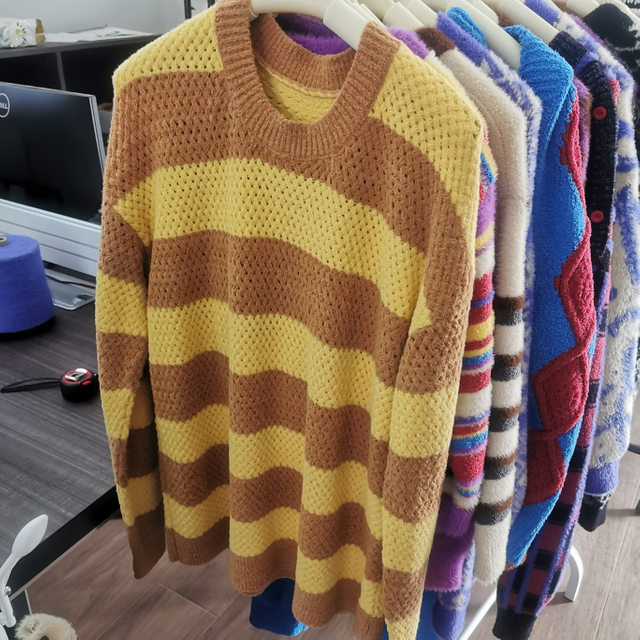 Crochet Polyester & Nylon Feather Fancy Yarn 